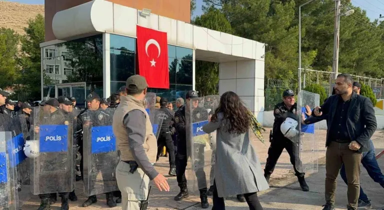 Ahmet Türk: “Halk iradesini tanımayanlara karşı elbette ki tepkimizi ortaya koyuyoruz, ortaya koyacağız”