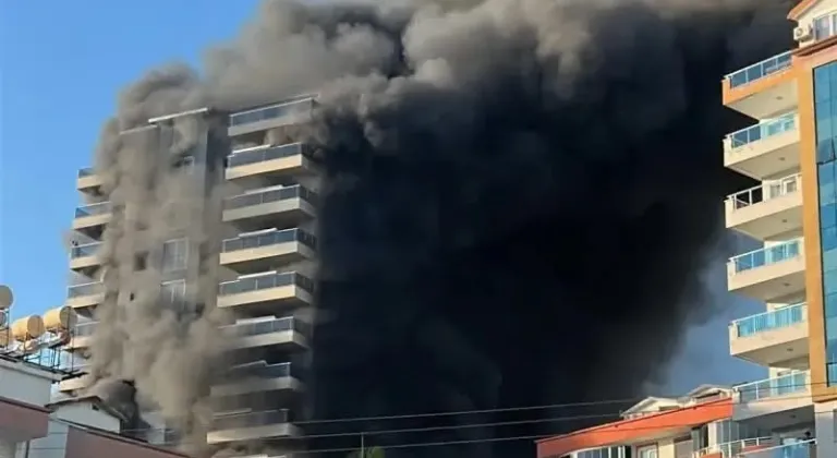 Alanya’da otel inşaatında yangın: Söndürme çalışmaları devam ediyor