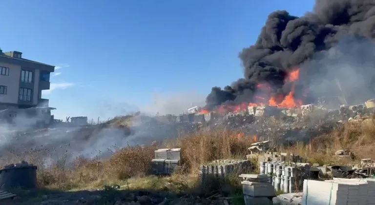 Arnavutköy'de depo yangını