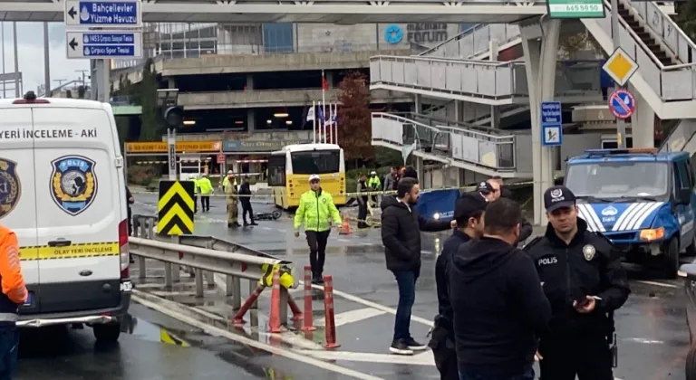 Bakırköy'de Trafik Kazasına Müdahale Eden Polis Ekibine İETT Çarptı: 1 Şehit