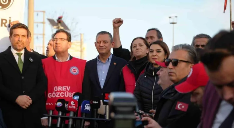 CHP Genel Başkanı Özel, Kocaeli’de grev yapan işçileri ziyaret etti