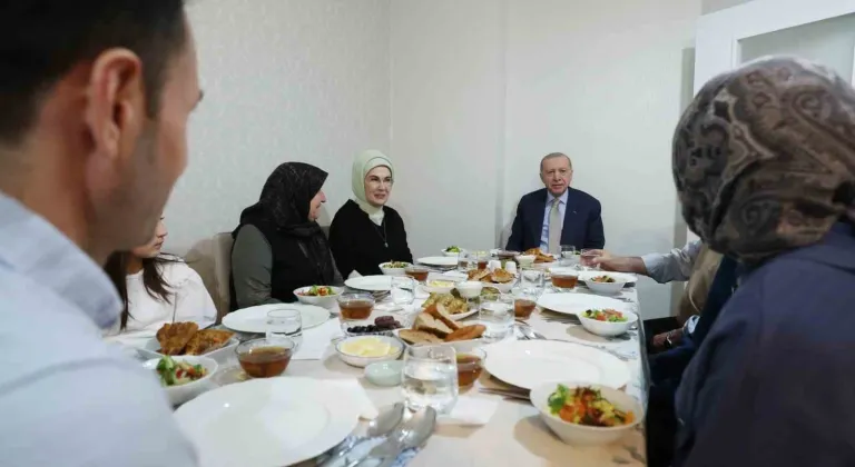 Cumhurbaşkanı Erdoğan ve Emine Erdoğan, Fidan ailesiyle iftarda buluştu