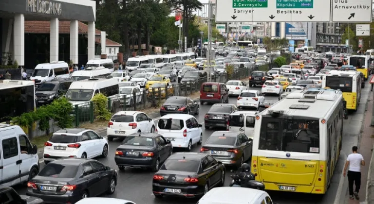 İstanbul'da Trafik Alarm Veriyor: Yoğunluk Yüzde 90’a Ulaştı