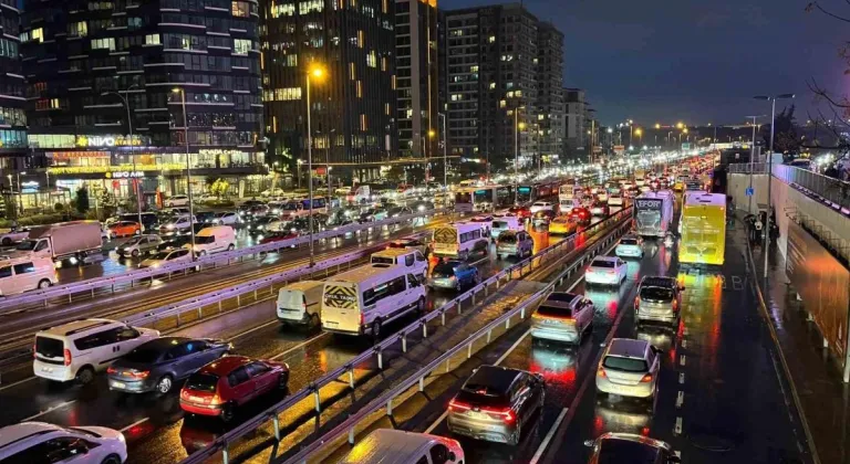 İstanbul'da trafik yoğunluğu yüzde 90’a ulaştı