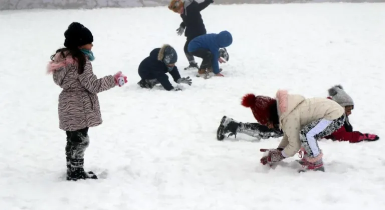 Kocaeli’de hava şartları nedeniyle tüm okullarda eğitime ara verildi