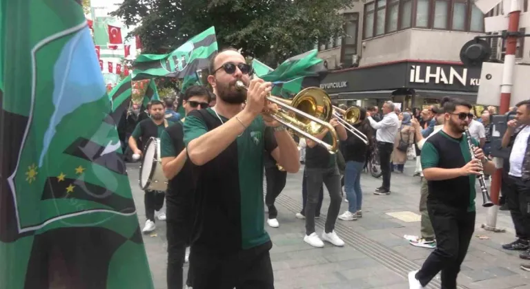 Kocaelispor yönetimi, teknik heyet ve taraftarlarla moral yürüyüşünde buluştu