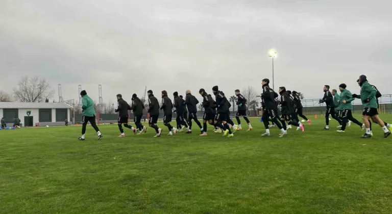 Kocaelispor’un yeni transferi Samet Yalçın ilk idmanına çıktı