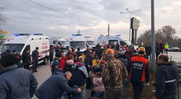 Okul Servisi ile Tır Çarpıştı: 8 Öğrencinin Durumu Ağır