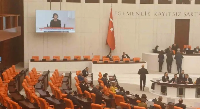 Saadet Partisi Hatay milletvekili Necmettin Çalışkan tek başına Saadet Partisi grubu sıralarında oturdu