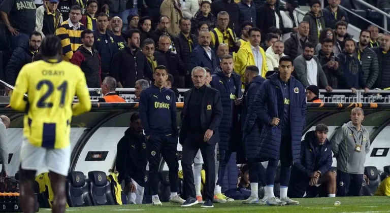 Fenerbahçe, Manchester United Maçına 4 Değişiklikle Çıktı