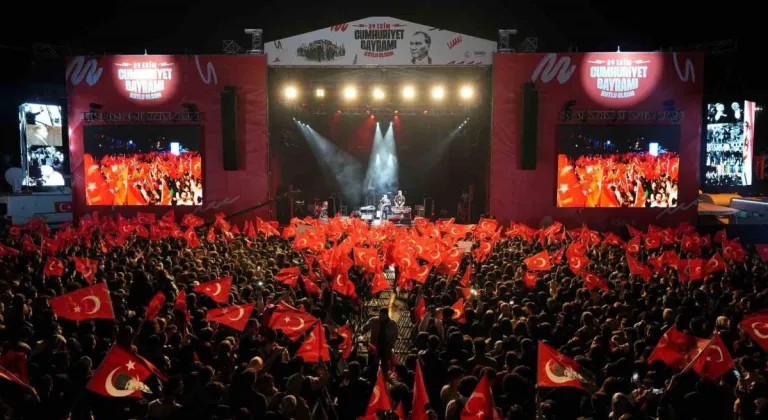 Cumhuriyet Bayramı Üsküdar’da Konserler ve Etkinliklerle Kutlandı