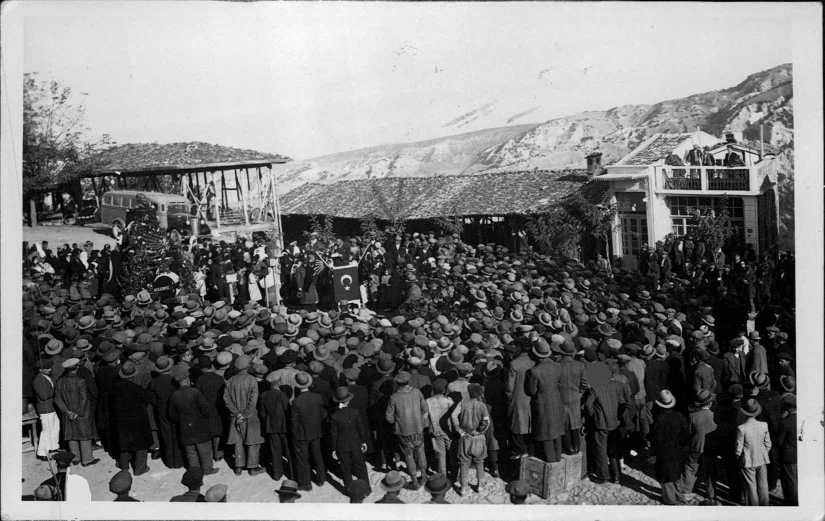 Atatürk'ün Anadolu'daki Cenaze Törenine Ait İlk Kez Ortaya Çıkan Fotoğraflar