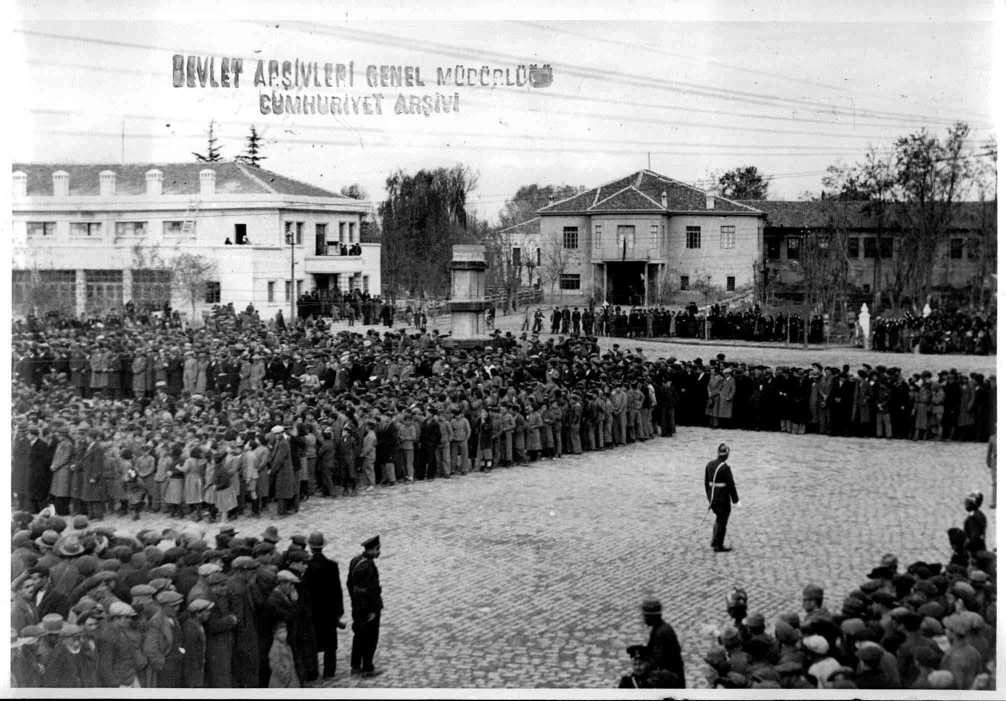 Atatürk'ün Anadolu'daki Cenaze Törenine Ait İlk Kez Ortaya Çıkan Fotoğraflar