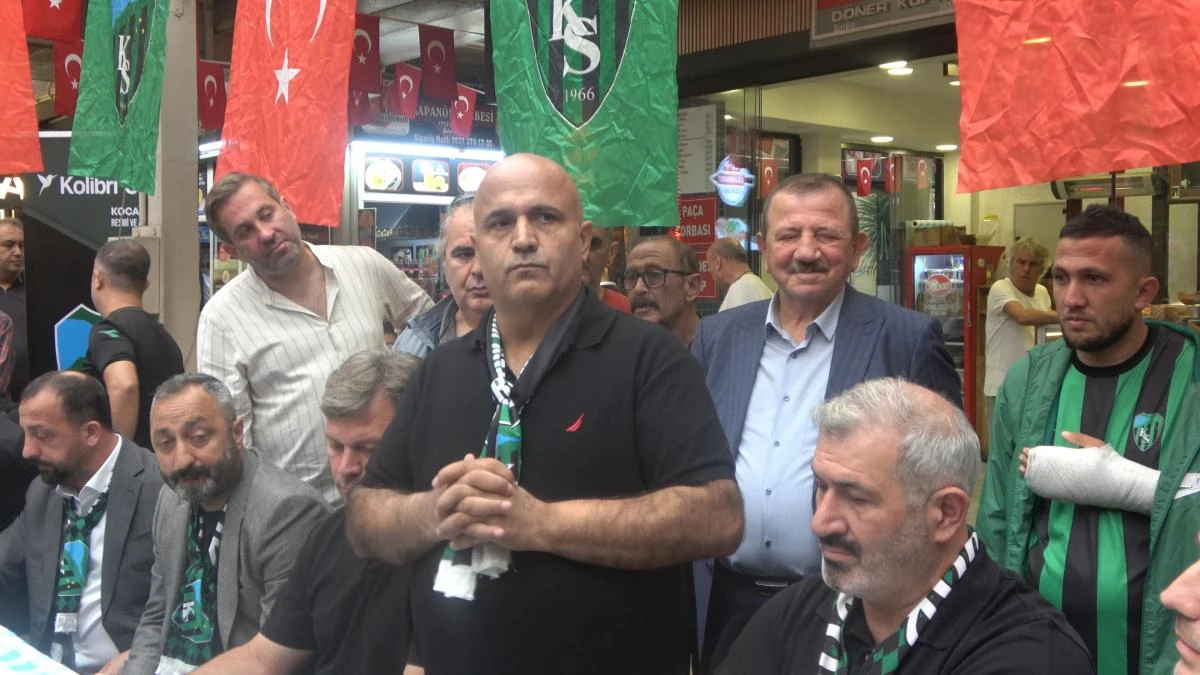 Kocaelispor yönetimi, teknik heyet ve taraftarlarla moral yürüyüşünde buluştu